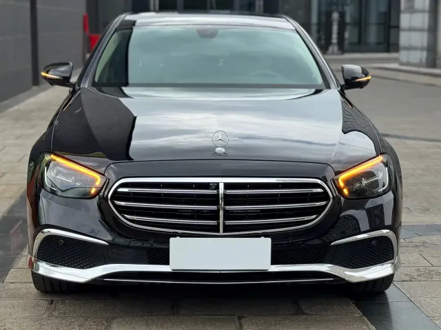 Mercedes-Benz E-Class — Фото автомобиля 14