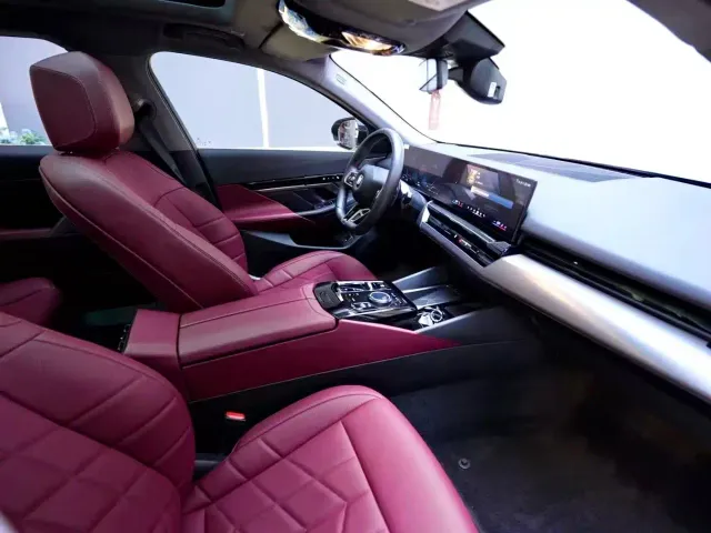 BMW 5 Series — Фото автомобиля 11