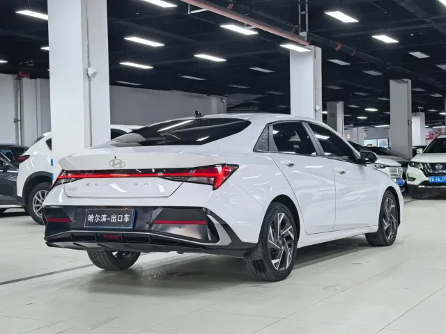 Hyundai Elantra — Фото автомобиля 25