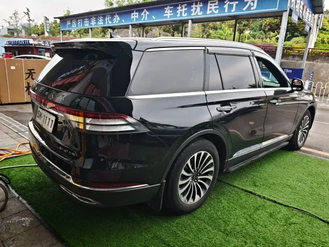 Lincoln Aviator — Фото автомобиля 5