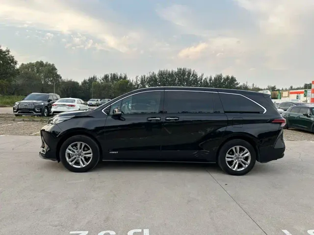 Toyota Sienna — Фото автомобиля 7