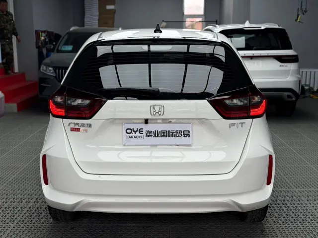 Honda Fit — Фото автомобиля 5