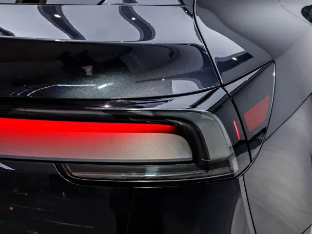 Tesla Model Y — Фото автомобиля 29