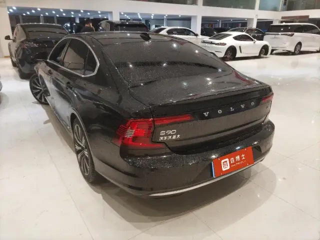Volvo S90 — Фото автомобиля 9