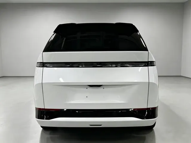 Xpeng X9 — Фото автомобиля 9