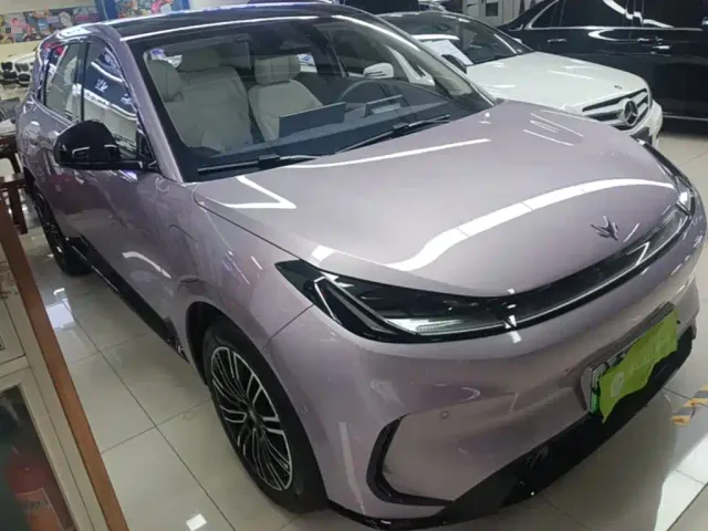 ARCFOX Arcfox T1 2025 Base Model — Фото автомобиля 3