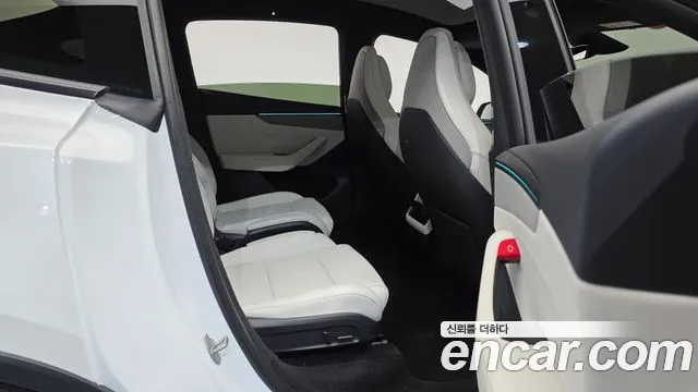 Tesla Model Y — Фото автомобиля 12