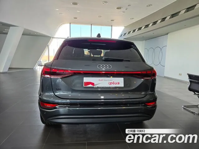 Audi Q6 e-tron — Фото автомобиля 4