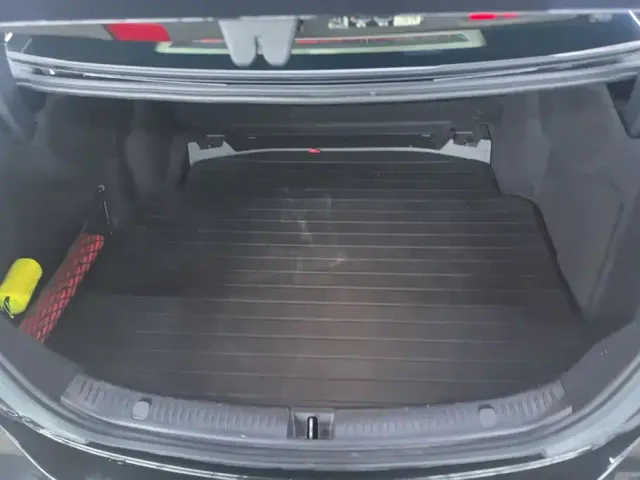 Mercedes-Benz E-Class — Фото автомобиля 4