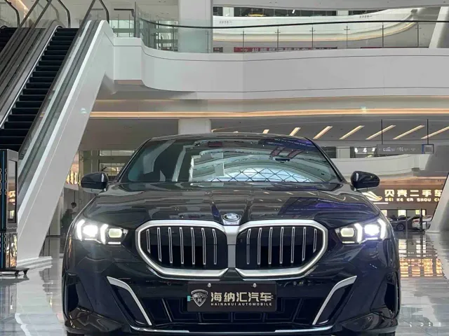 BMW 5 Series — Фото автомобиля 2