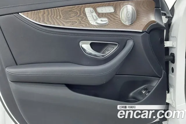 Mercedes-Benz E-Class — Фото автомобиля 14
