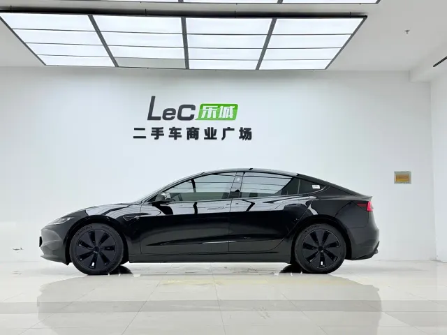 Tesla Model 3 — Фото автомобиля 17