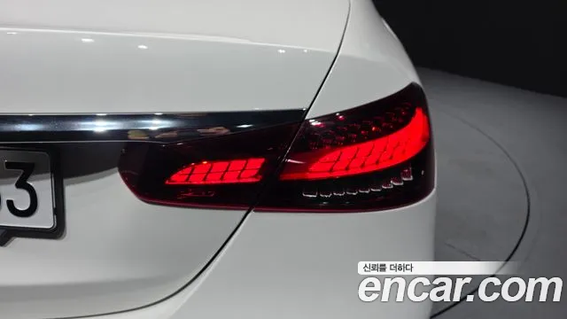 Mercedes-Benz E-Class — Фото автомобиля 21