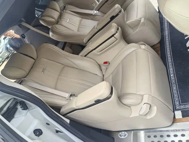 Toyota Sienna — Фото автомобиля 4