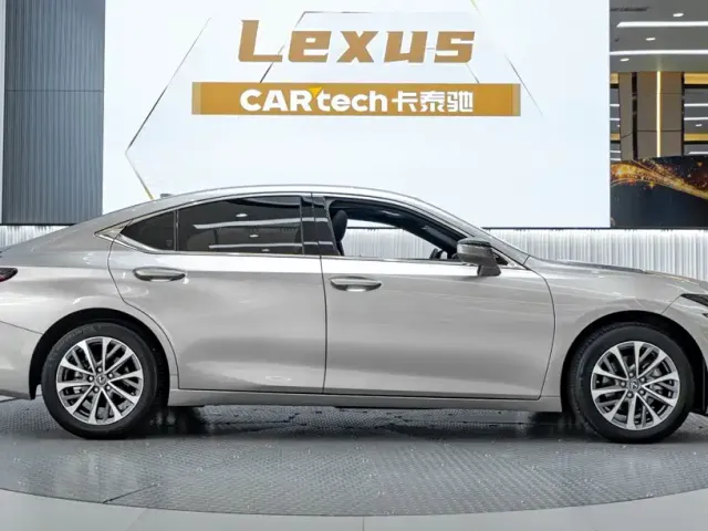Lexus ES — Фото автомобиля 4