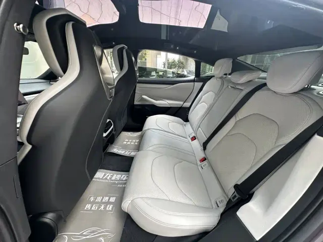 Xiaomi SU7 — Фото автомобиля 7