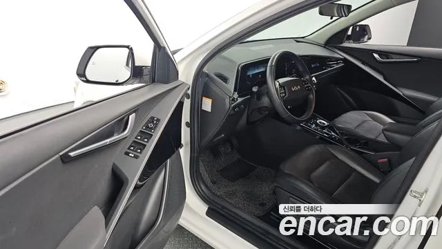 Kia Niro — Фото автомобиля 15
