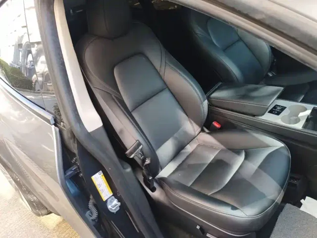 Tesla Model Y — Фото автомобиля 24