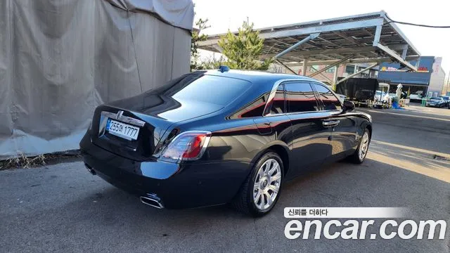 Rolls-Royce Ghost — Фото автомобиля 2