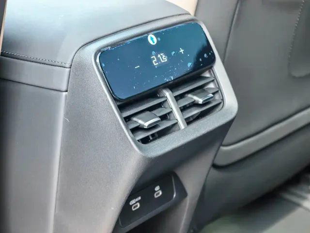 Volvo XC70 Plug-in Hybrid — Фото автомобиля 12
