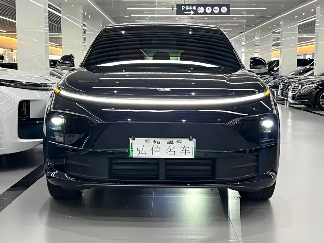 Li Auto L6 — Фото автомобиля 2