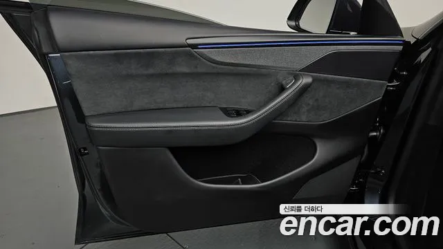 Tesla Model Y — Фото автомобиля 12