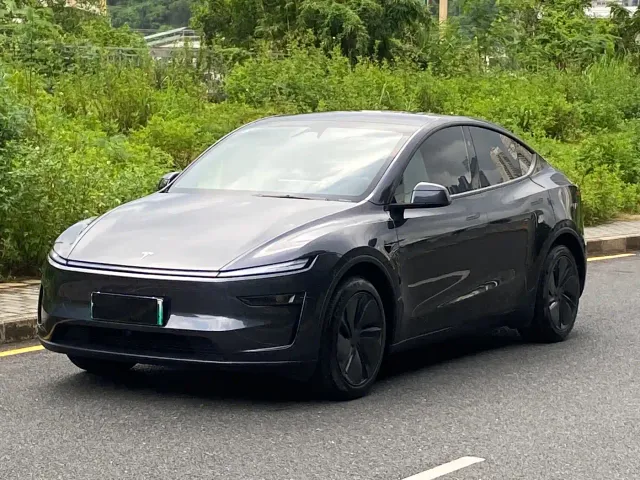 Фотография автомобиля — Tesla Model Y