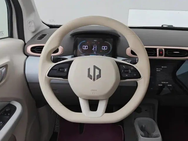 Leapmotor T03 — Фото автомобиля 15