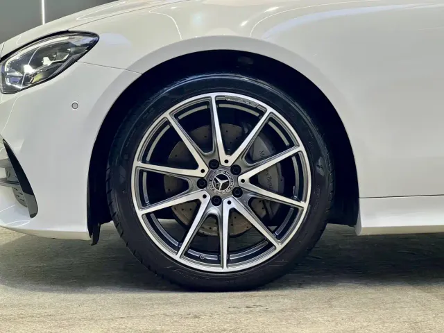 Mercedes-Benz E-Class — Фото автомобиля 21