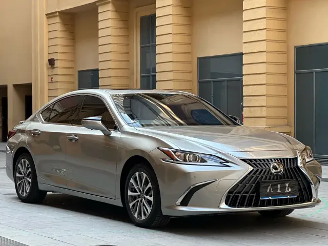 Lexus ES — Фото автомобиля 3