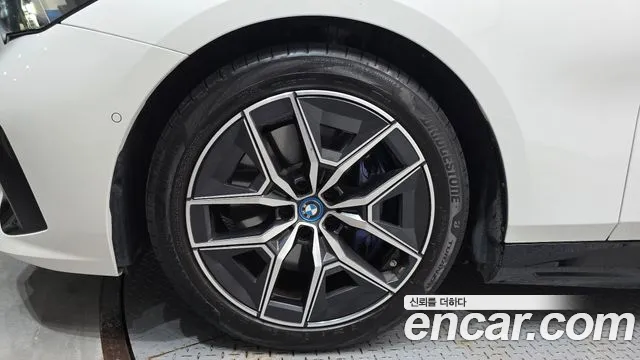 BMW i5 G60 — Фото автомобиля 5