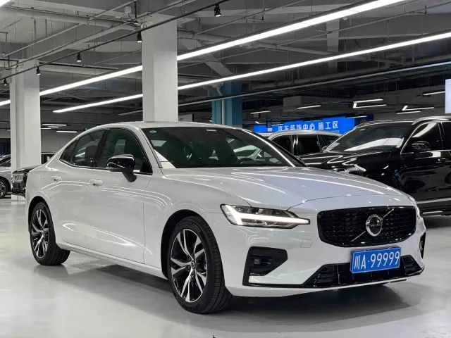 Volvo S60 — Фото автомобиля 3