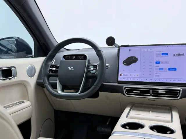 Li Auto L7 — Фото автомобиля 17
