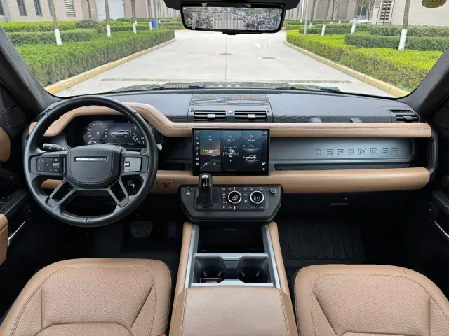 Land Rover Defender — Фото автомобиля 9