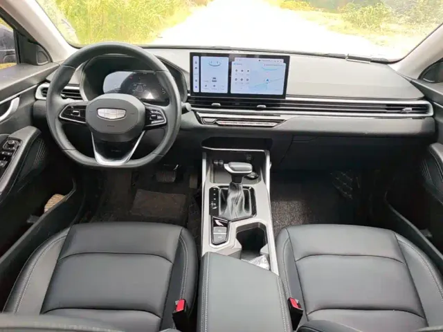 Geely Emgrand — Фото автомобиля 9