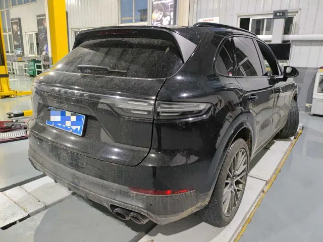 Porsche Cayenne — Фото автомобиля 2