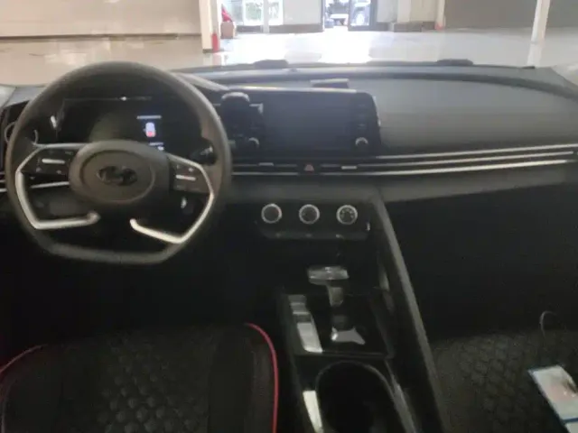 Hyundai Elantra — Фото автомобиля 12