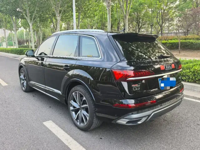 Audi Q7 — Фото автомобиля 4