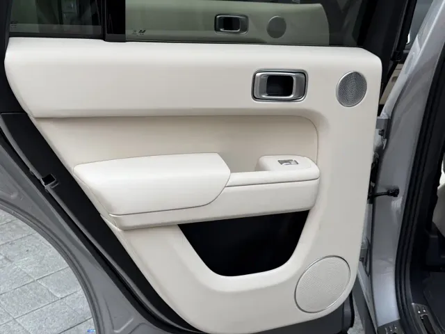 Li Auto L8 — Фото автомобиля 16