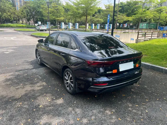 Geely Emgrand — Фото автомобиля 13