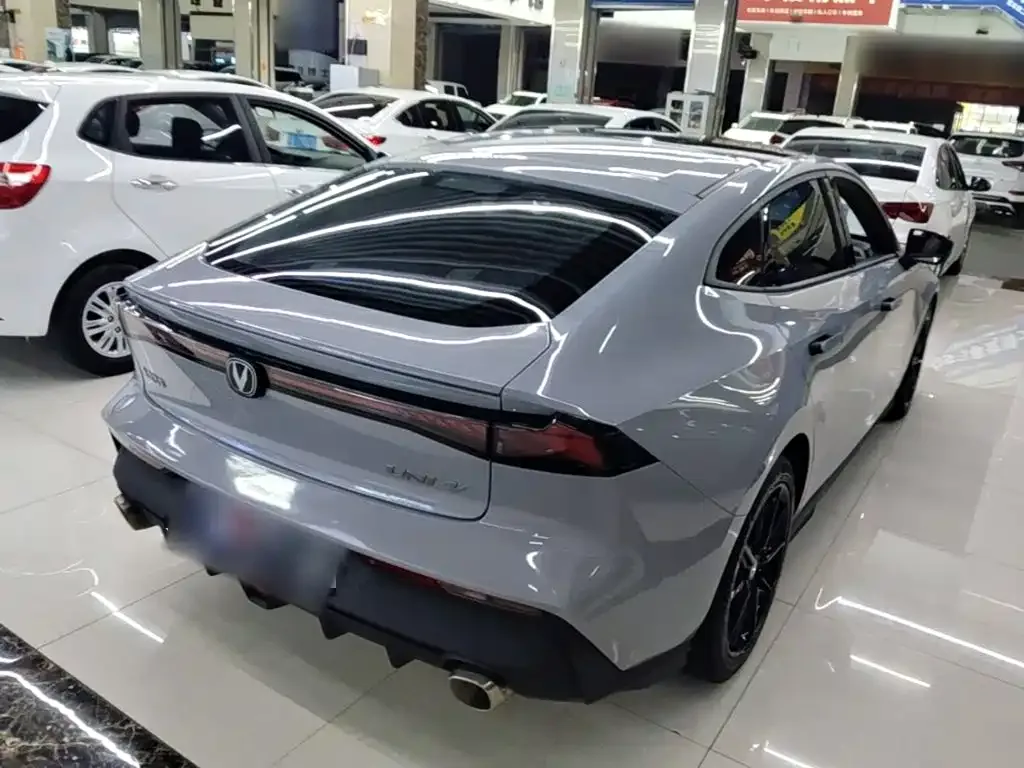 Changan Changan UNI-V 2022 1.5T Premium Model — Фото автомобиля 6