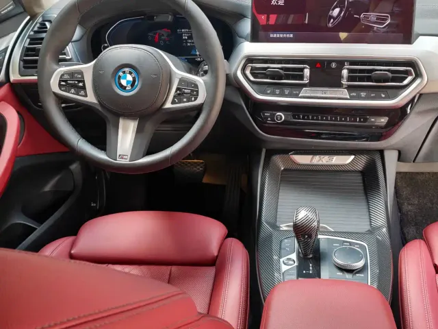 BMW iX3 — Фото автомобиля 14
