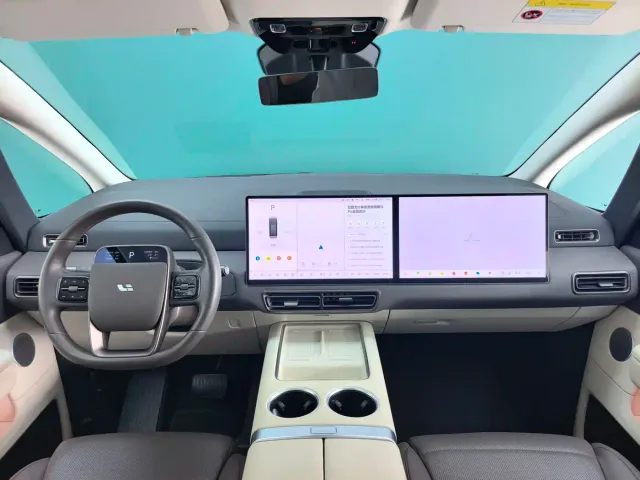 Li Auto MEGA — Фото автомобиля 7