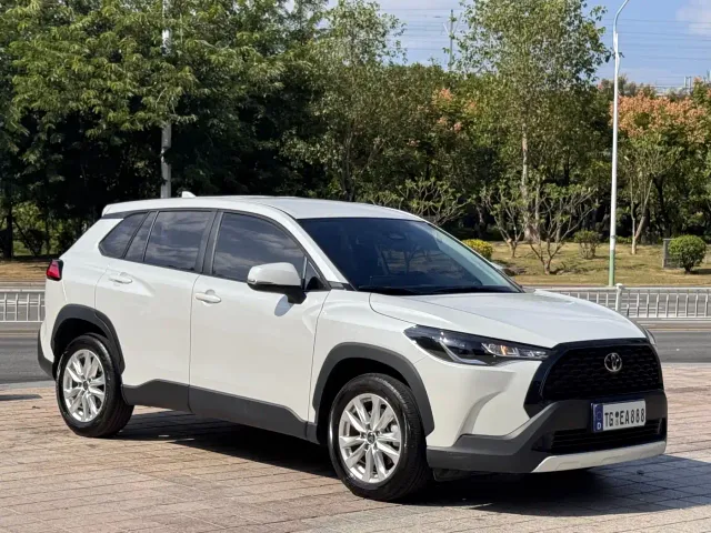 Toyota Corolla Cross — Фото автомобиля 3