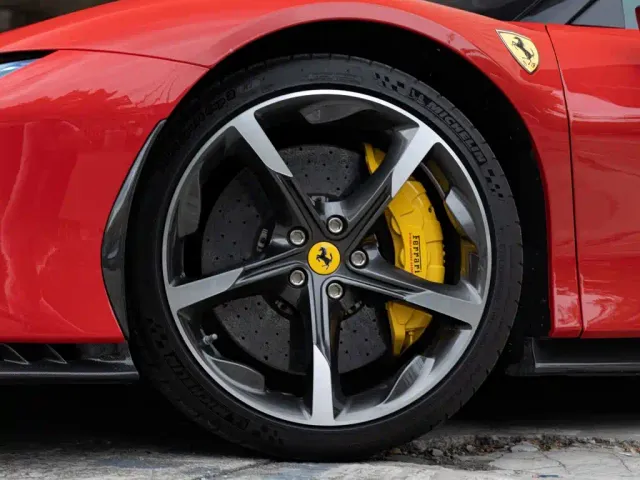 Ferrari SF90 — Фото автомобиля 8