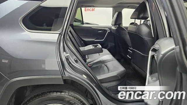 Toyota RAV4 Generation 5 — Фото автомобиля 11