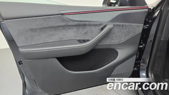 Tesla Model Y — Фото автомобиля 6