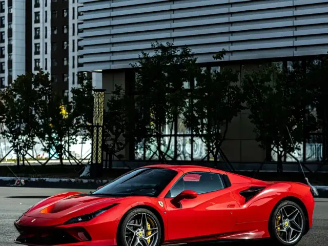 Фотография автомобиля — Ferrari F8