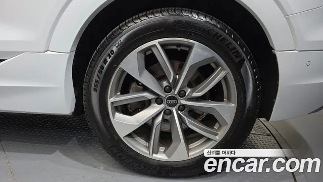 Audi e-tron — Фото автомобиля 21