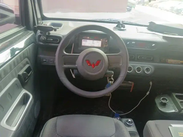 Wuling Motors Wuling Zhiguang NEV 2025 Model Comfort — Фото автомобиля 6